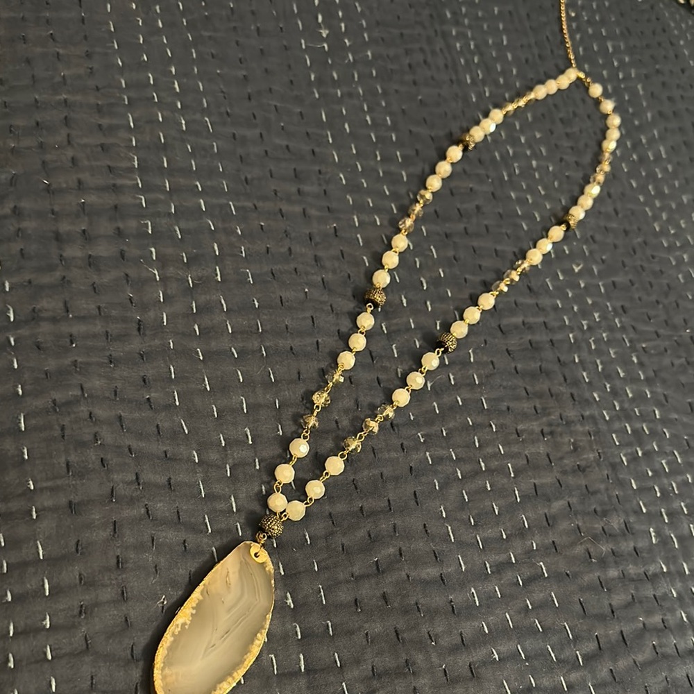 Elegant Gold and Cream Necklace